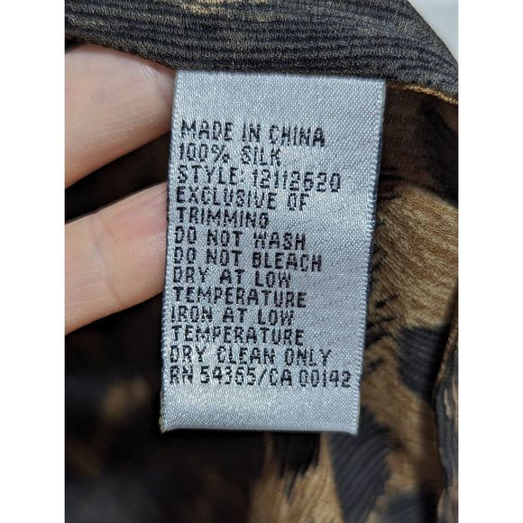 Peter Nygard Women's Brown & Tan Leopard Print Silk Double Breasted Blouse Size - Picture 5 of 5